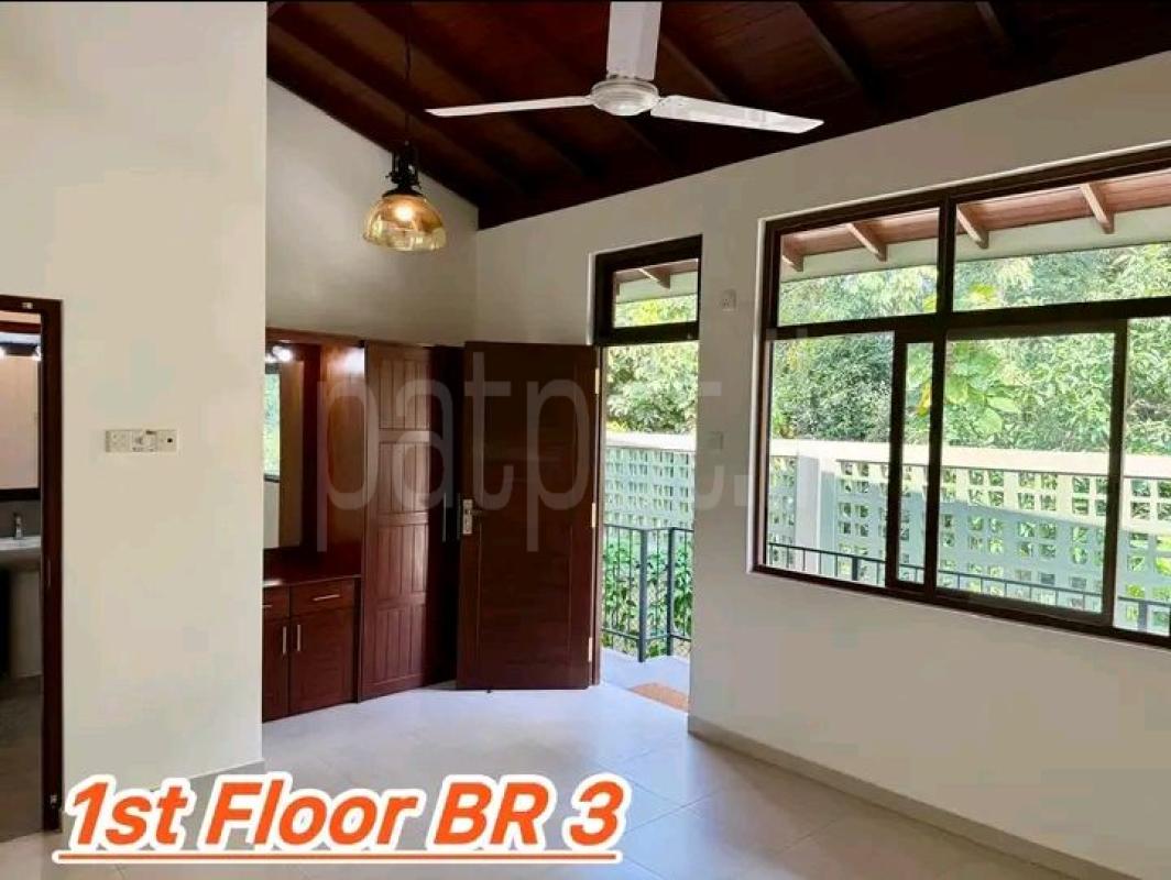 House for Sale in Akuregoda