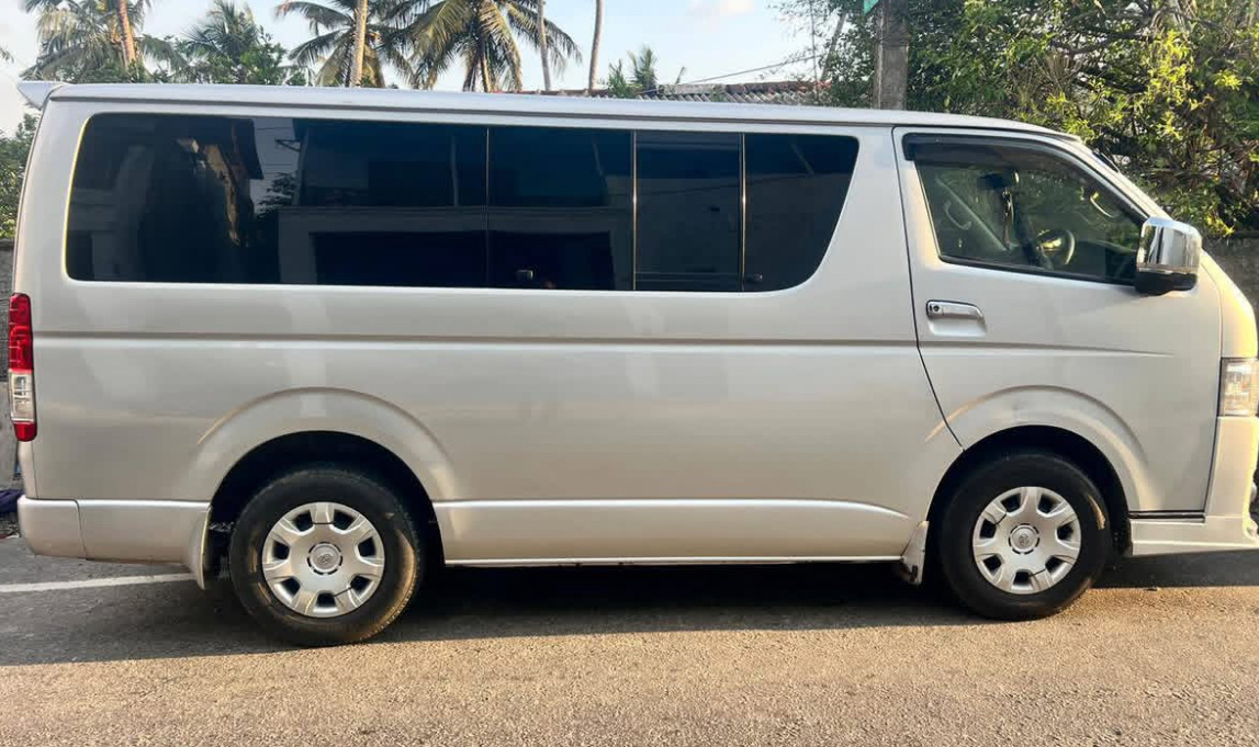Toyota Hiace 2011 - பயன்படுத்தப்பட்டது வேன் sale in Sri Lanka - patpat.lk