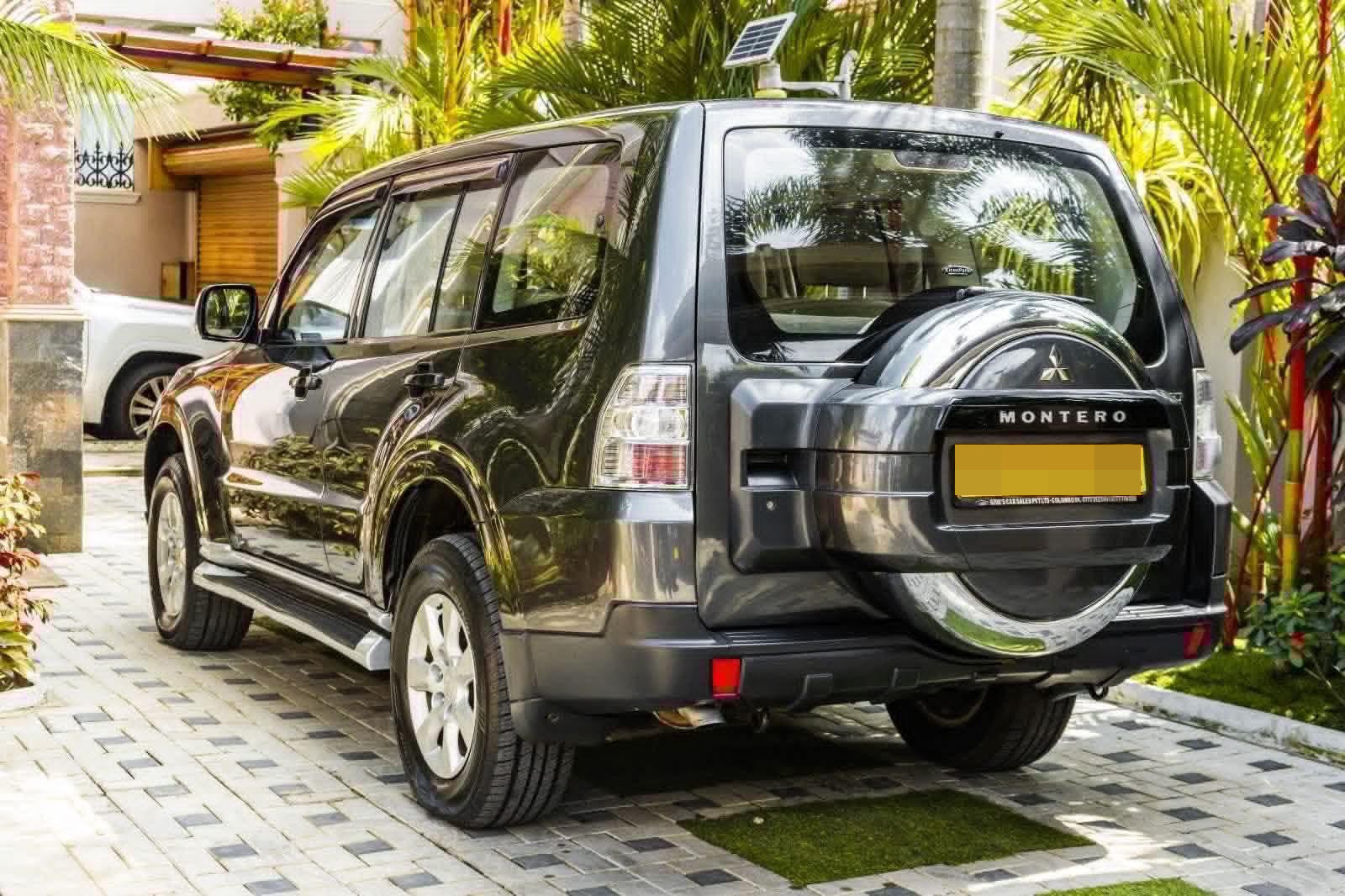 Mitsubishi Montero 2013 - பயன்படுத்தப்பட்டது SUV sale in Sri Lanka - patpat.lk
