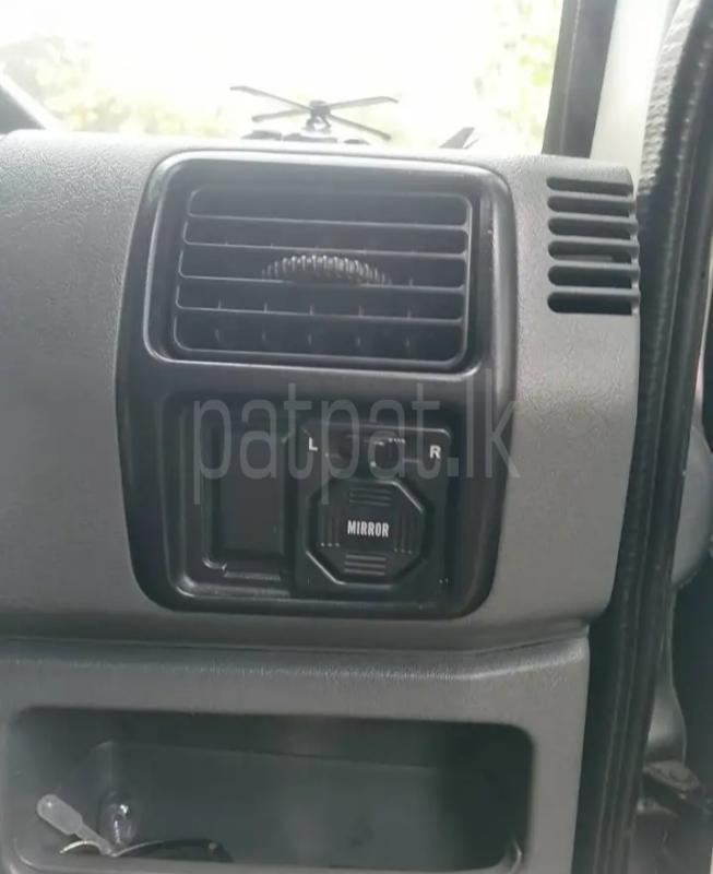 Mitsubishi Minicab 2001 - பயன்படுத்தப்பட்டது வேன் sale in Sri Lanka - patpat.lk