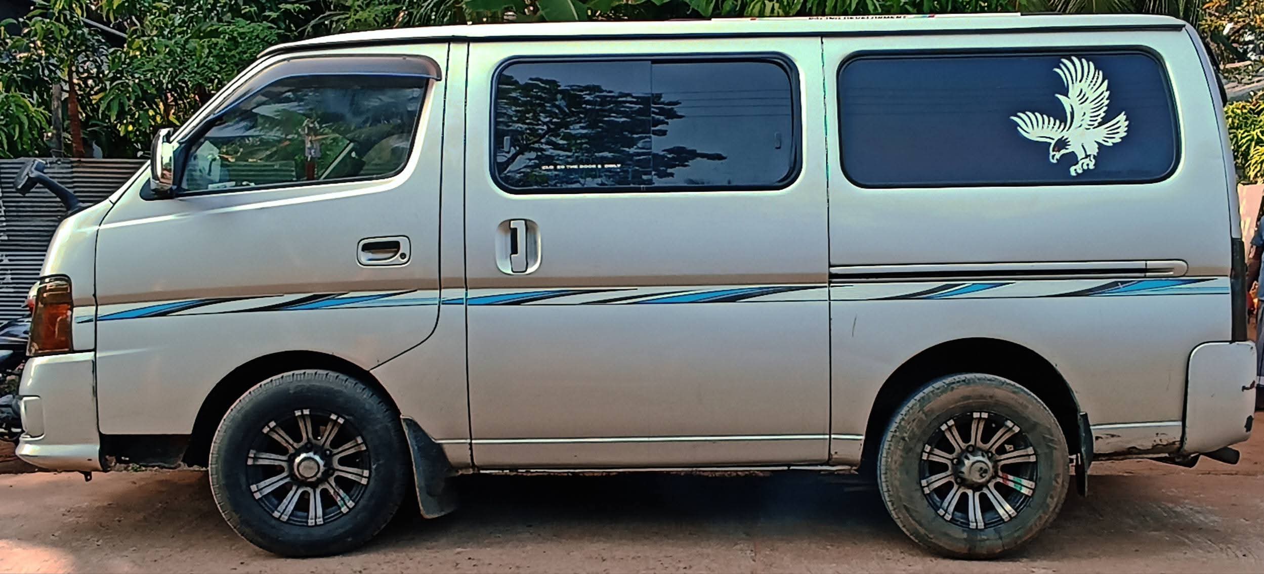Nissan E25 2006 - பயன்படுத்தப்பட்டது வேன் sale in Sri Lanka - patpat.lk