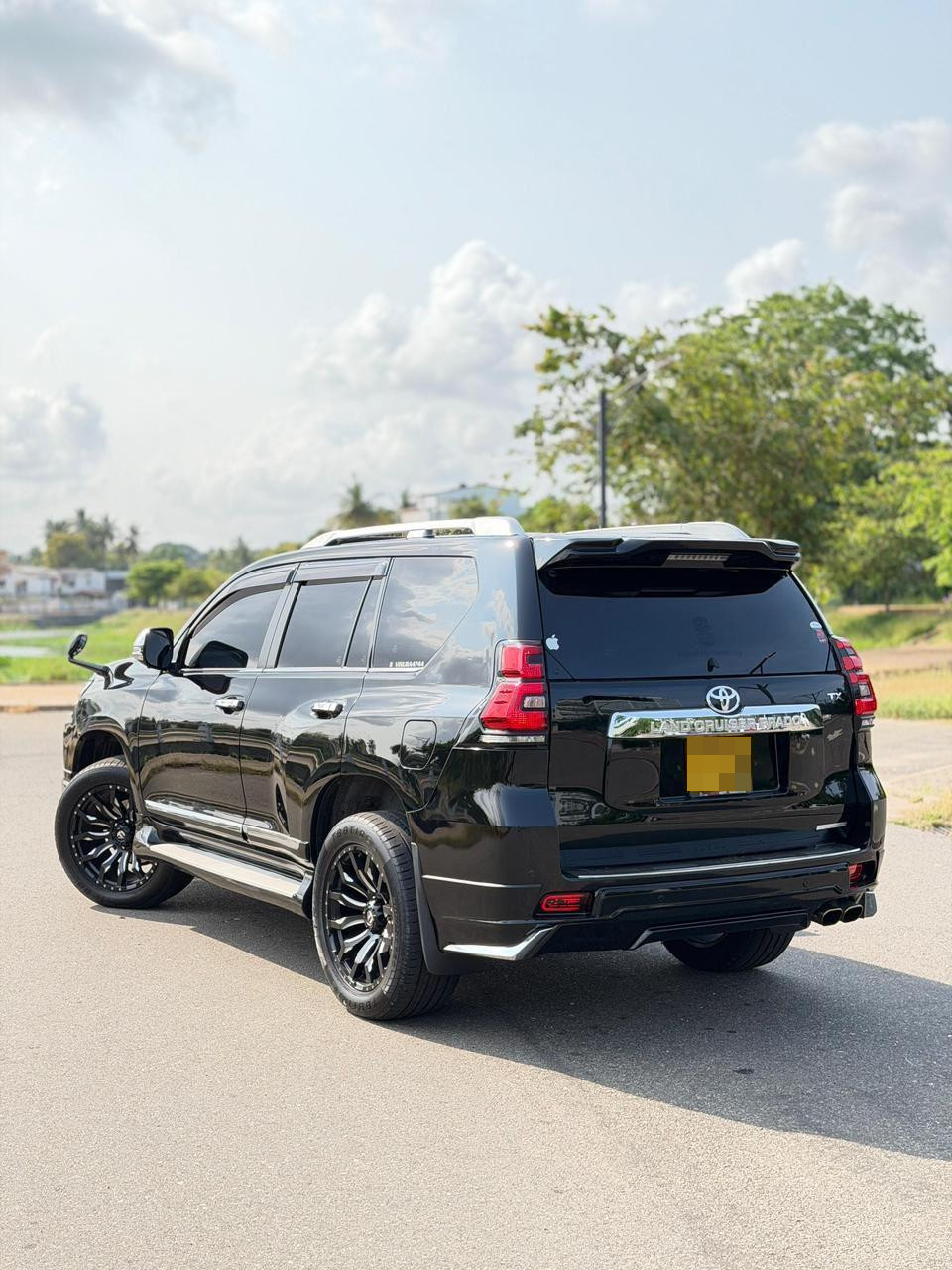 Toyota Land Cruiser Prado 2010 - பயன்படுத்தப்பட்டது SUV sale in Sri Lanka - patpat.lk