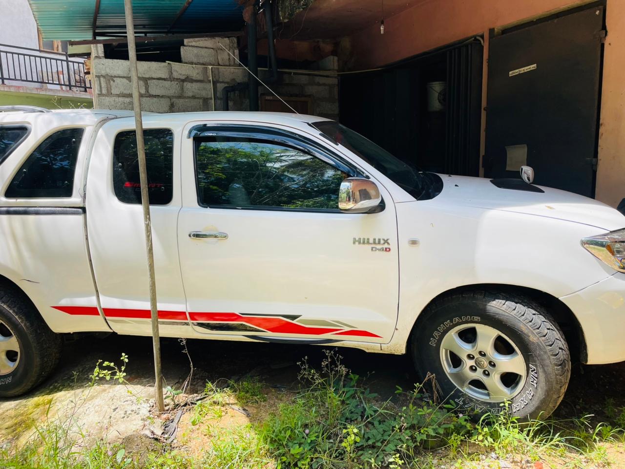 Toyota Hilux 2005 - பயன்படுத்தப்பட்டது சரக்கு போக்குவரத்து sale in Sri Lanka - patpat.lk
