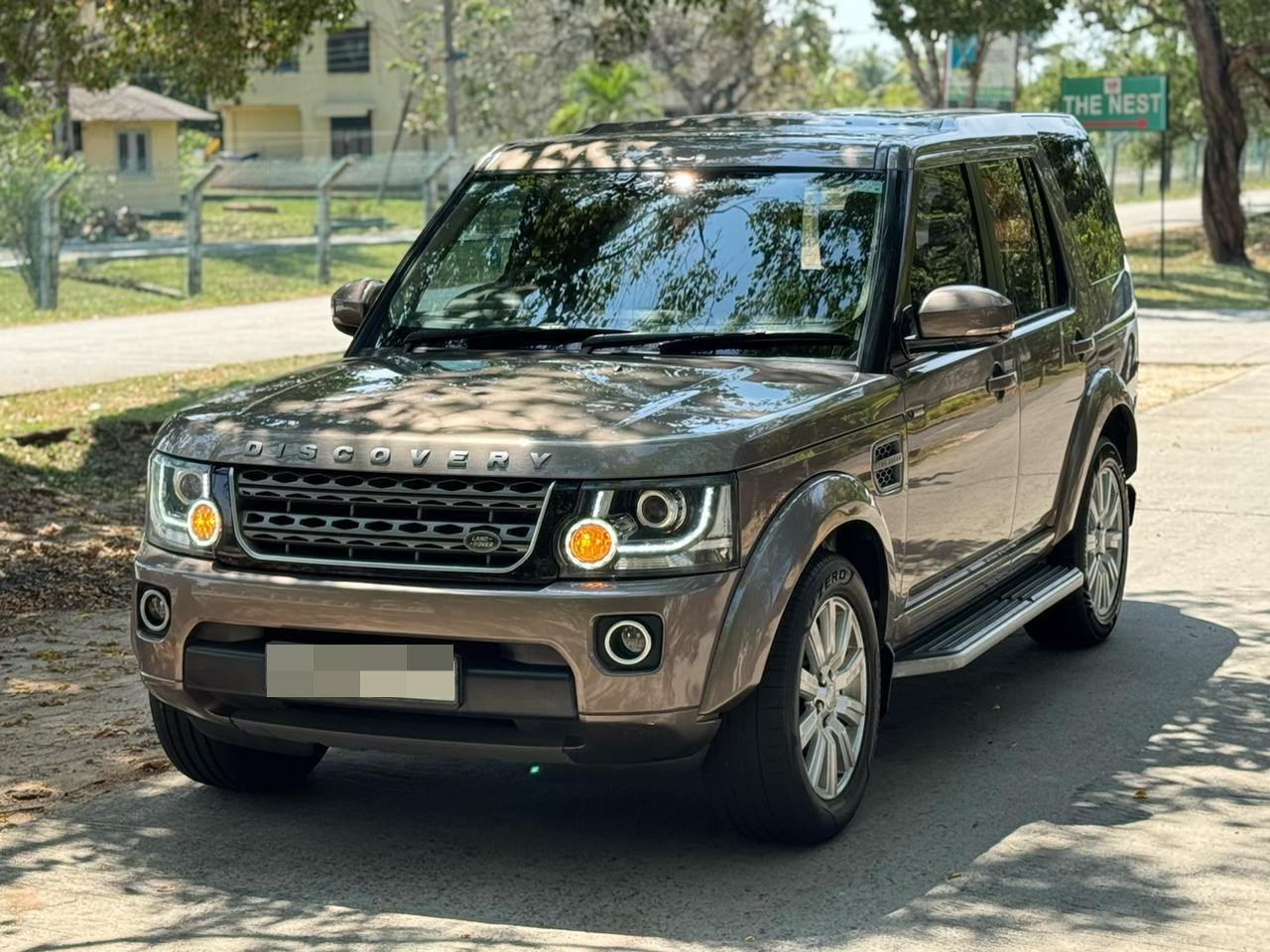 Land Rover Discovery 2015 ads-image-1