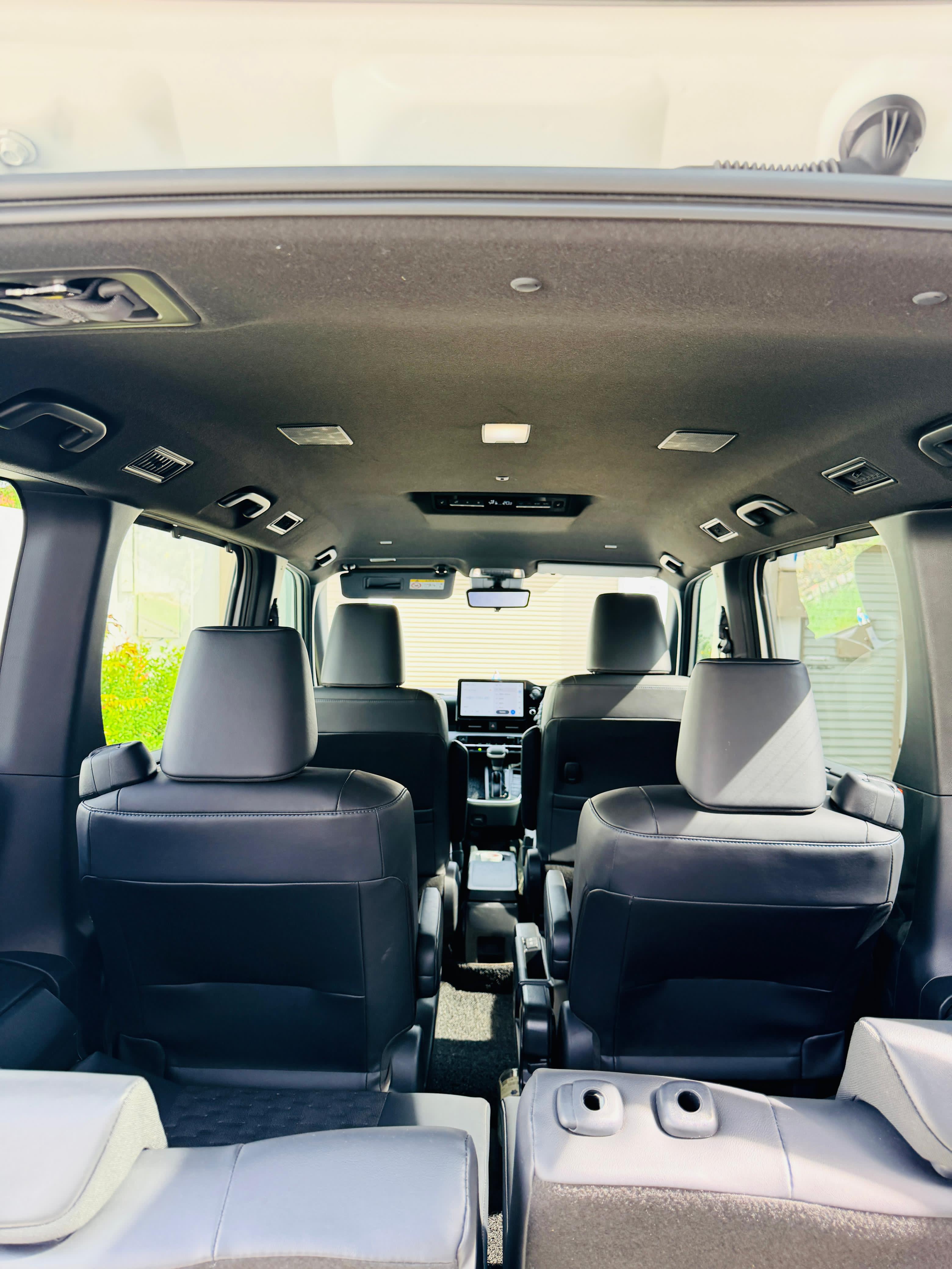 Toyota Voxy 2025 - சான்றளிக்கப்பட்டது வேன் sale in Sri Lanka - patpat.lk