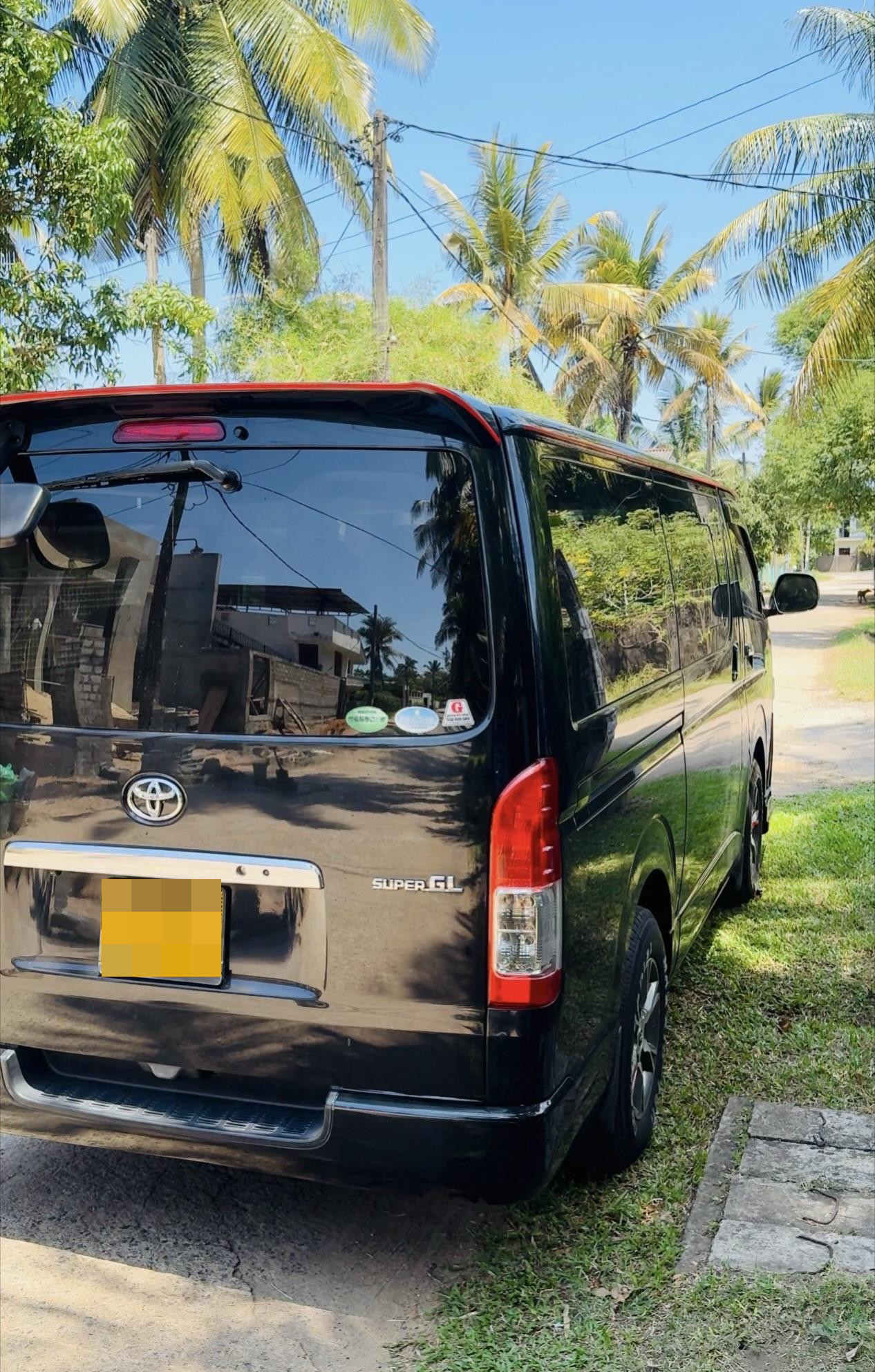 Toyota Hiace 2015 - භාවිතා කරන ලද වෑන් රථය sale in Sri Lanka - patpat.lk