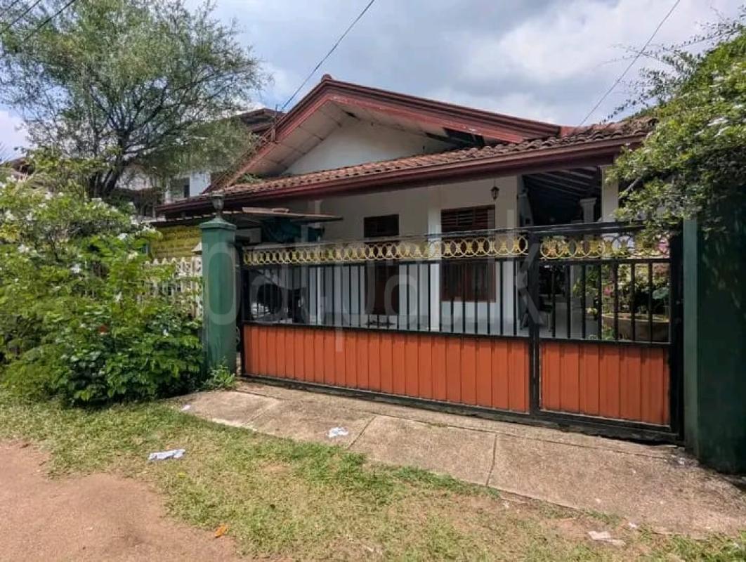 House for Sale in Hanwella ads-image-1