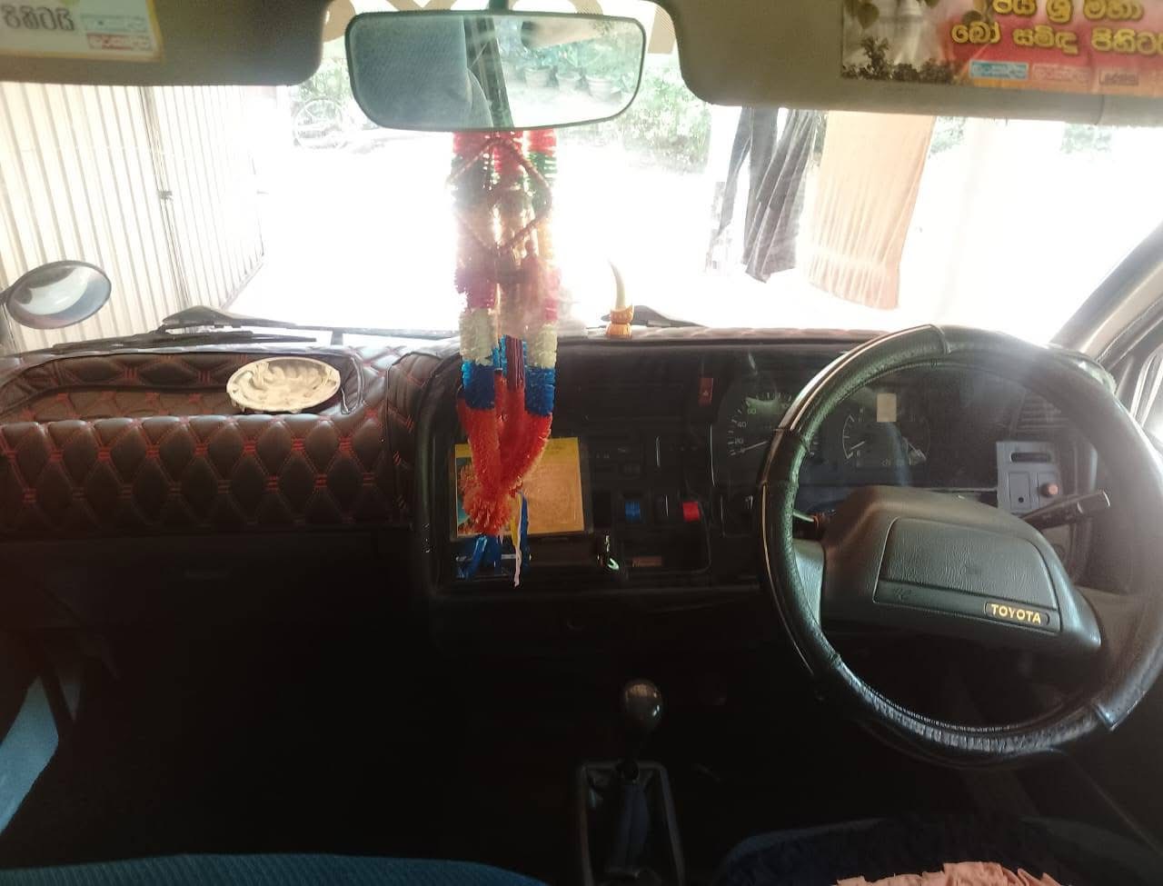 Toyota Hiace 2000 - பயன்படுத்தப்பட்டது வேன் sale in Sri Lanka - patpat.lk