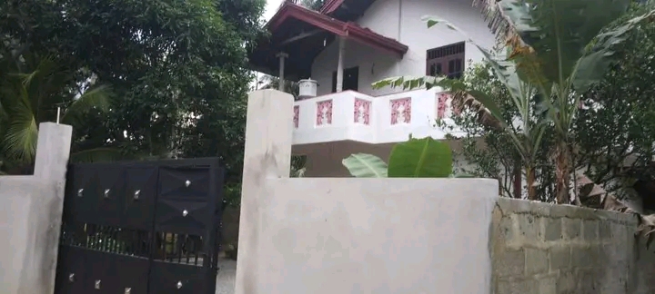 House for Sale in Kamburupitiya ads-image-1