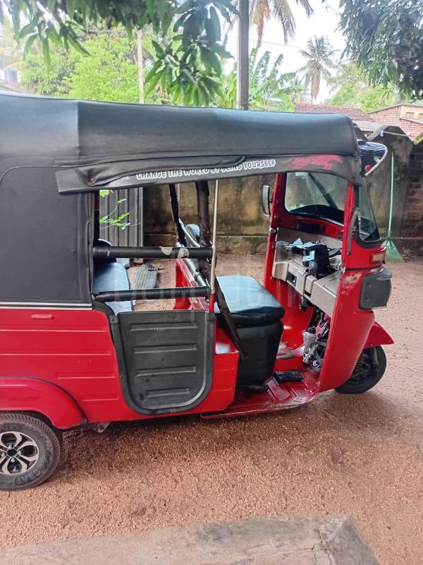 Bajaj Three Wheel 2015 - பயன்படுத்தப்பட்டது முச்சக்கர வண்டி sale in Sri Lanka - patpat.lk