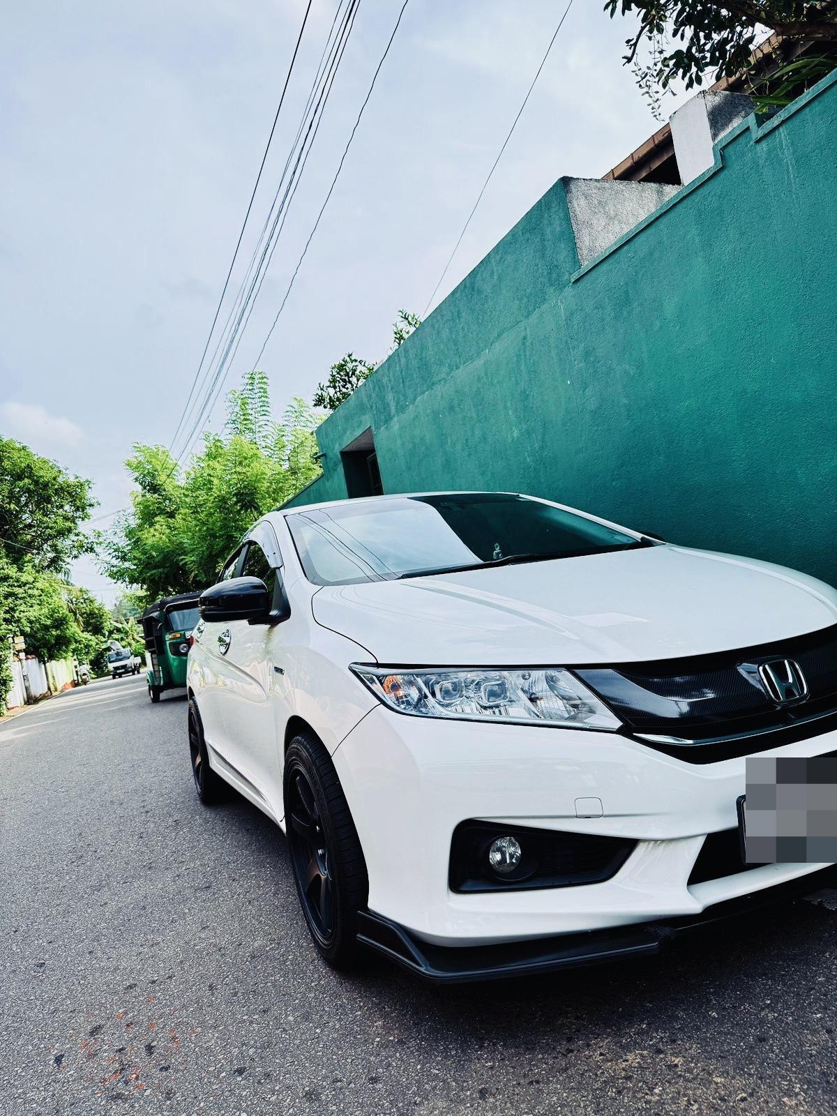 Honda Grace 2017 - பயன்படுத்தப்பட்டது கார் sale in Sri Lanka - patpat.lk