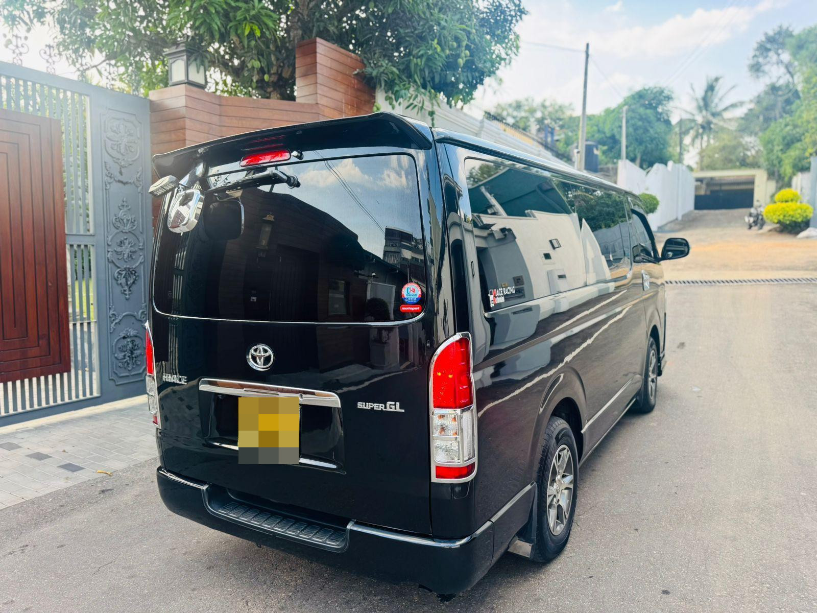 Toyota Hiace 2015 - Used Van sale in Sri Lanka - patpat.lk