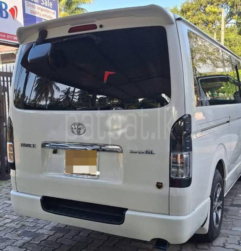 Toyota Hiace 2011 - பயன்படுத்தப்பட்டது வேன் sale in Sri Lanka - patpat.lk