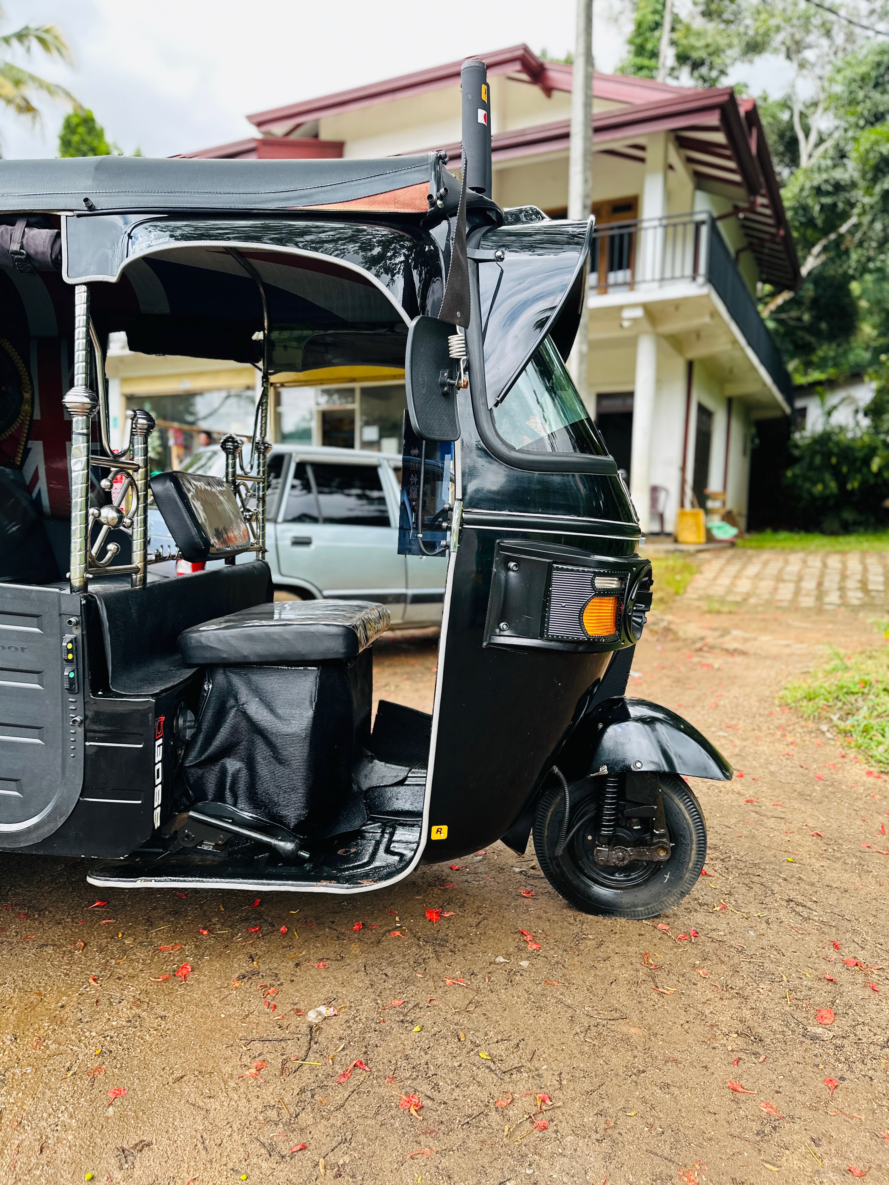 Bajaj 4 stroke 2012 - Used Three wheeler sale in Sri Lanka - patpat.lk