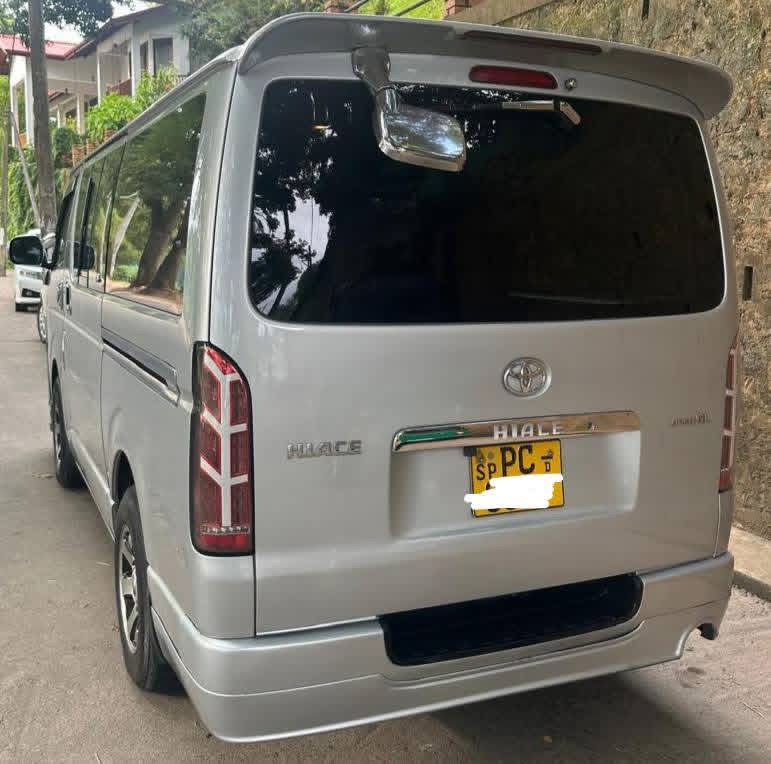 Toyota Hiace 2006 - பயன்படுத்தப்பட்டது வேன் sale in Sri Lanka - patpat.lk