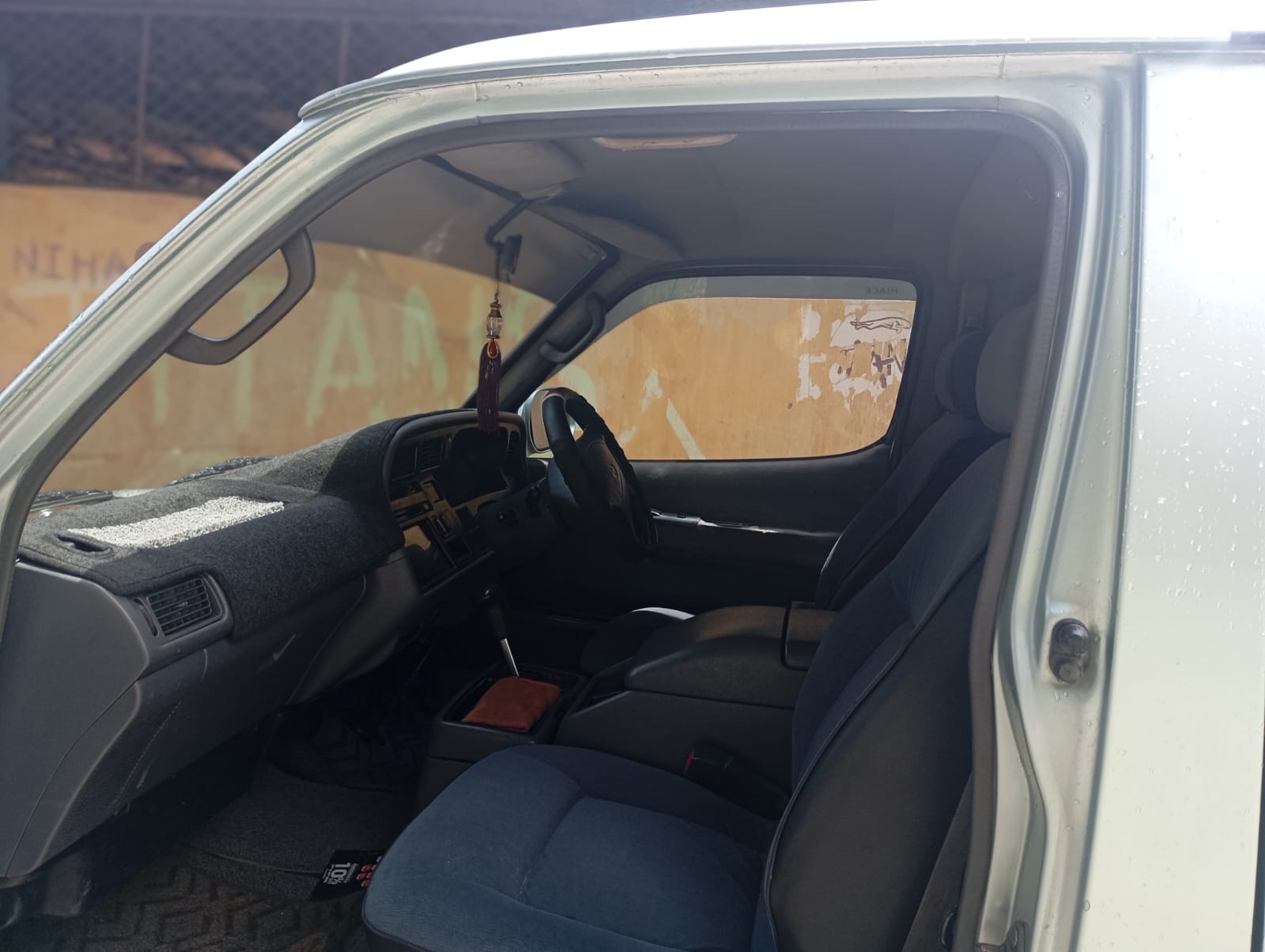 Toyota Hiace 2000 - பயன்படுத்தப்பட்டது வேன் sale in Sri Lanka - patpat.lk