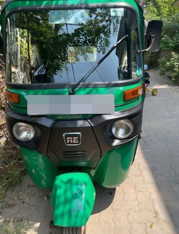Bajaj Three Wheel 2018 ads-image-1
