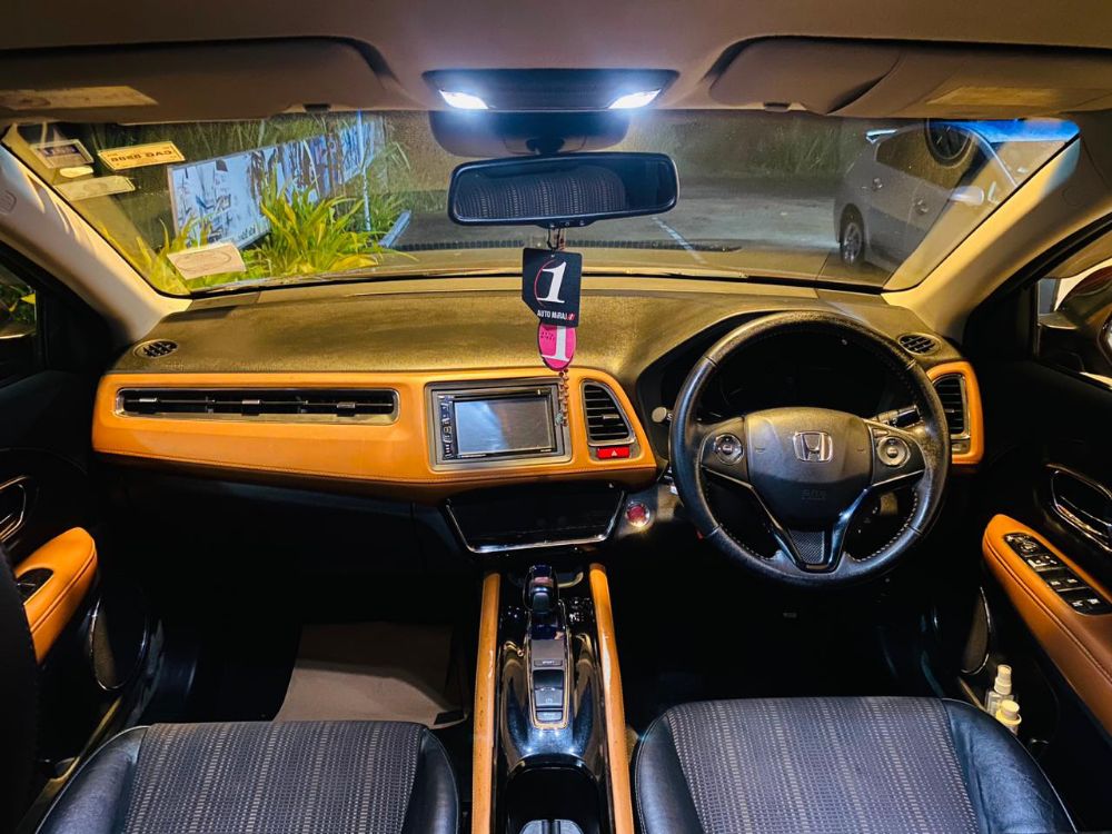 Honda Vezel 2015 - பயன்படுத்தப்பட்டது SUV sale in Sri Lanka - patpat.lk