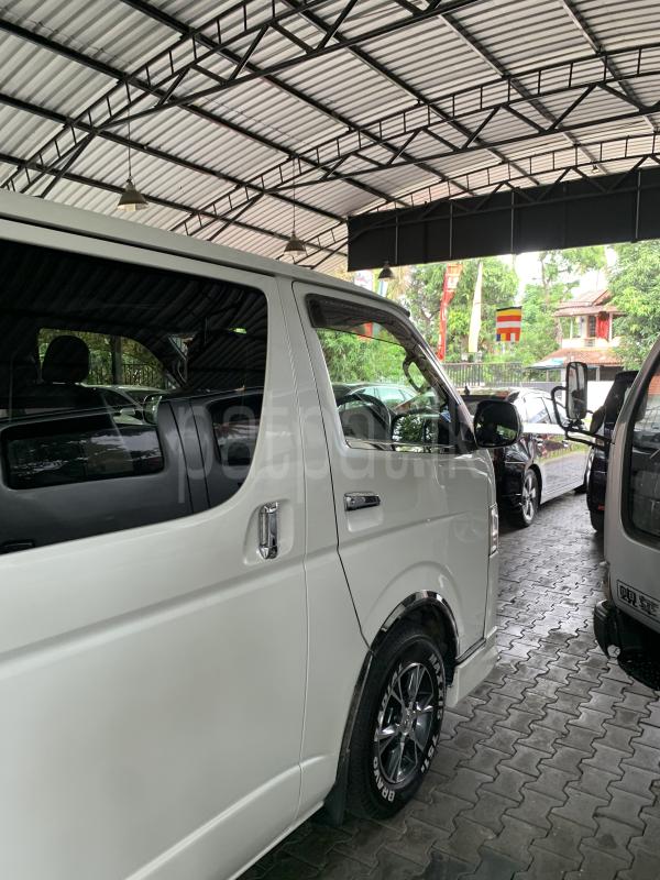 Toyota Hiace 2010 - Used Van sale in Sri Lanka - patpat.lk