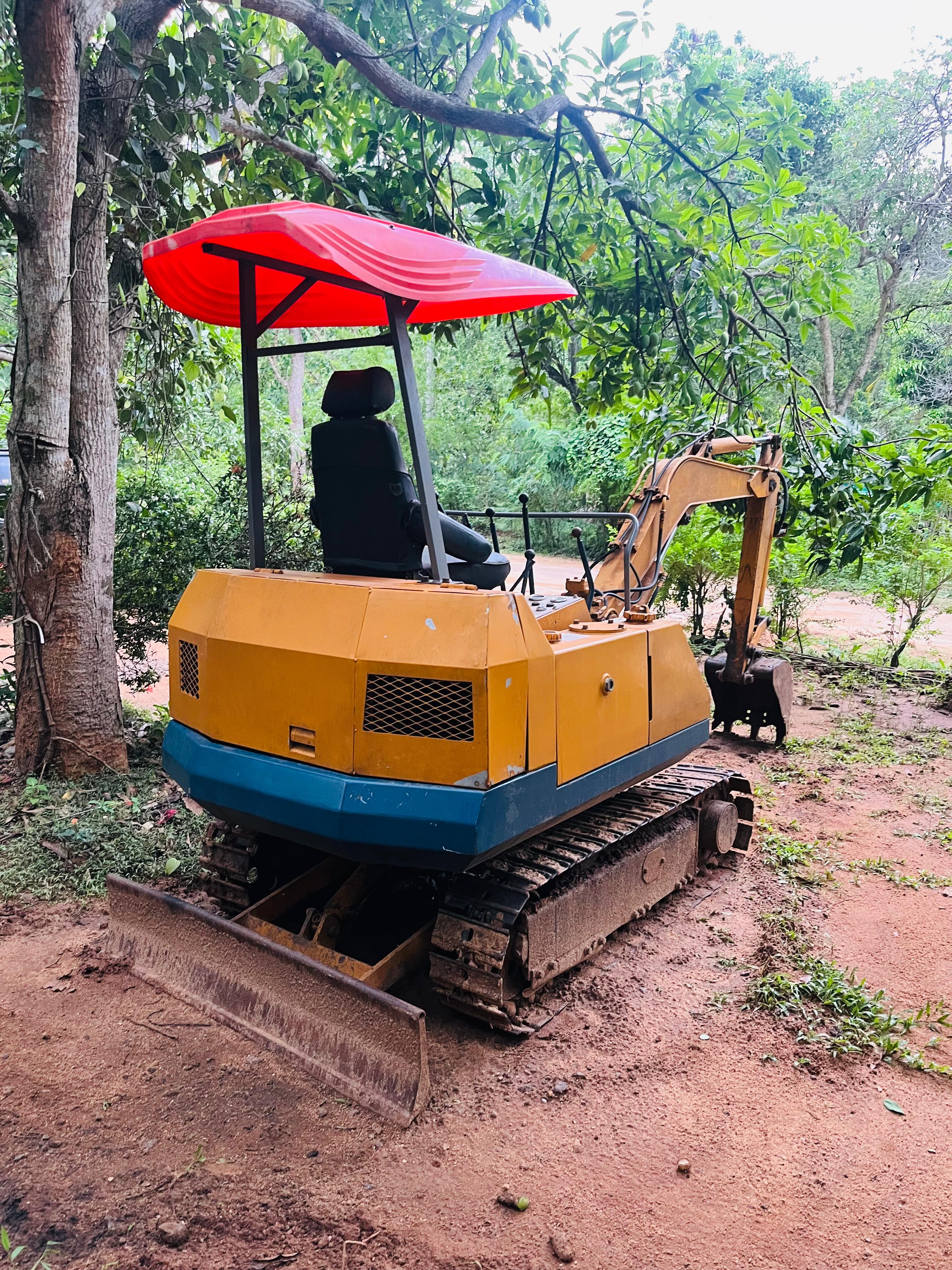 Komatsu PC 30 1990 - பயன்படுத்தப்பட்டது கனரக sale in Sri Lanka - patpat.lk