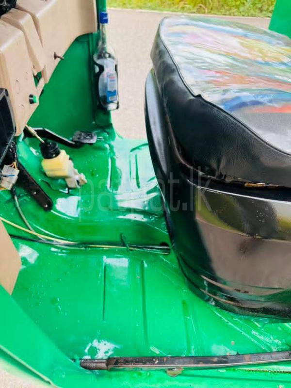 Bajaj 4 stroke 2015 - பயன்படுத்தப்பட்டது முச்சக்கர வண்டி sale in Sri Lanka - patpat.lk
