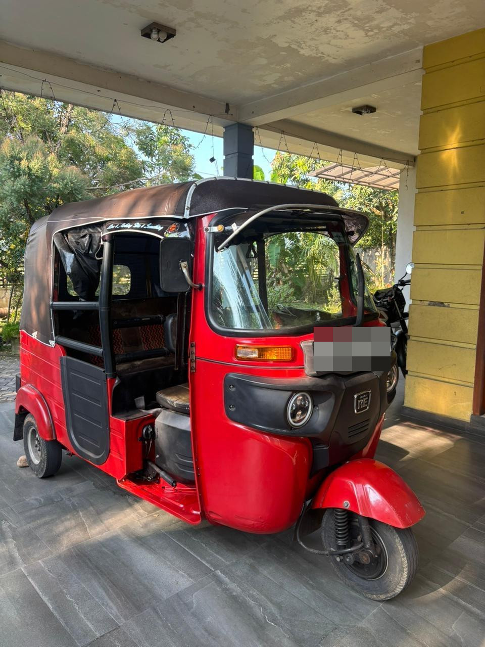 Bajaj Three Wheel 2018 ads-image-1