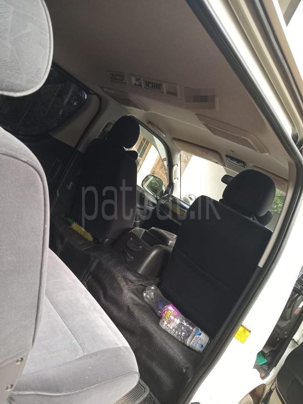 Toyota Hiace 2014 - பயன்படுத்தப்பட்டது வேன் sale in Sri Lanka - patpat.lk