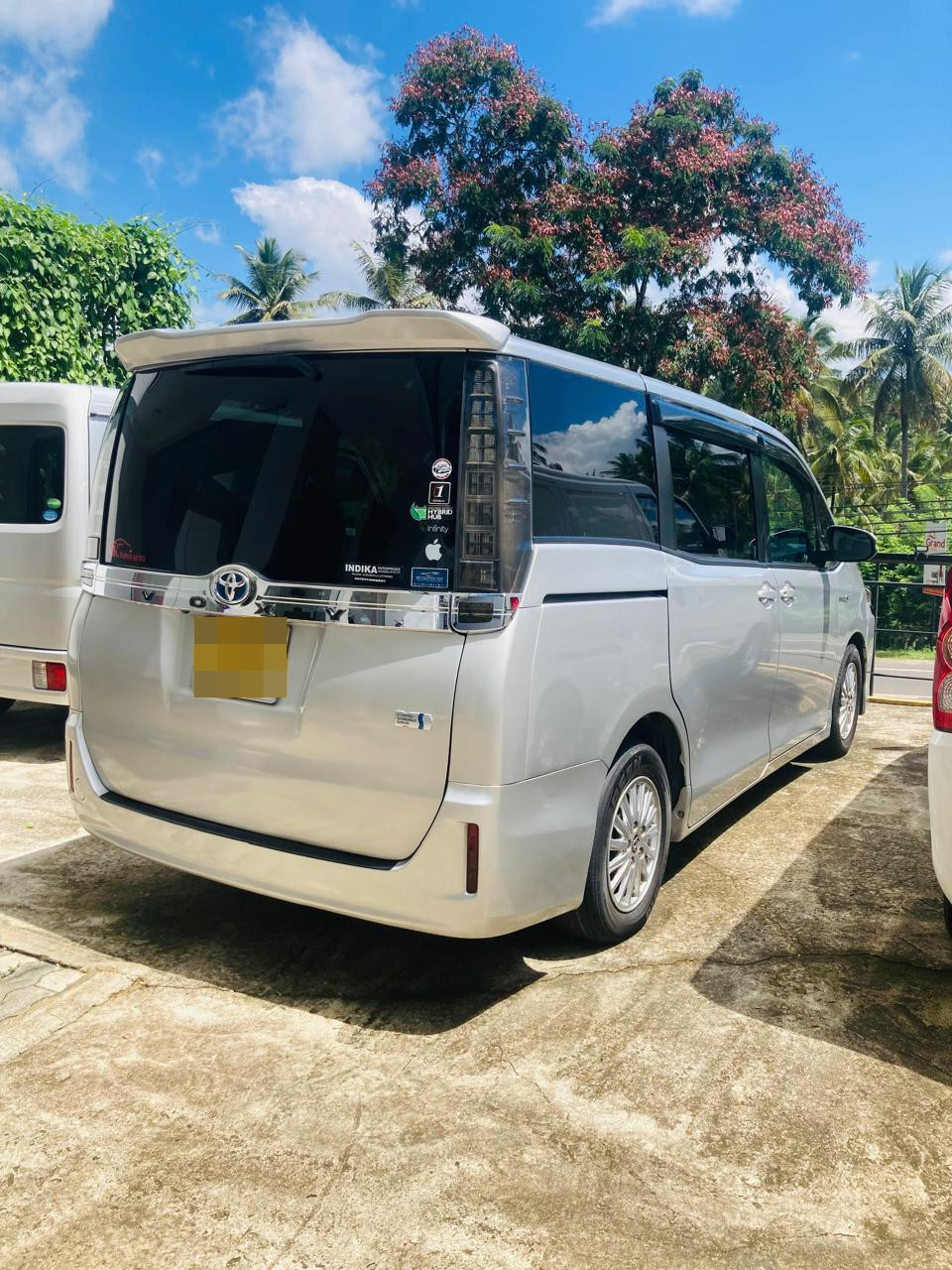 Toyota Voxy 2014 - Used Van sale in Sri Lanka - patpat.lk