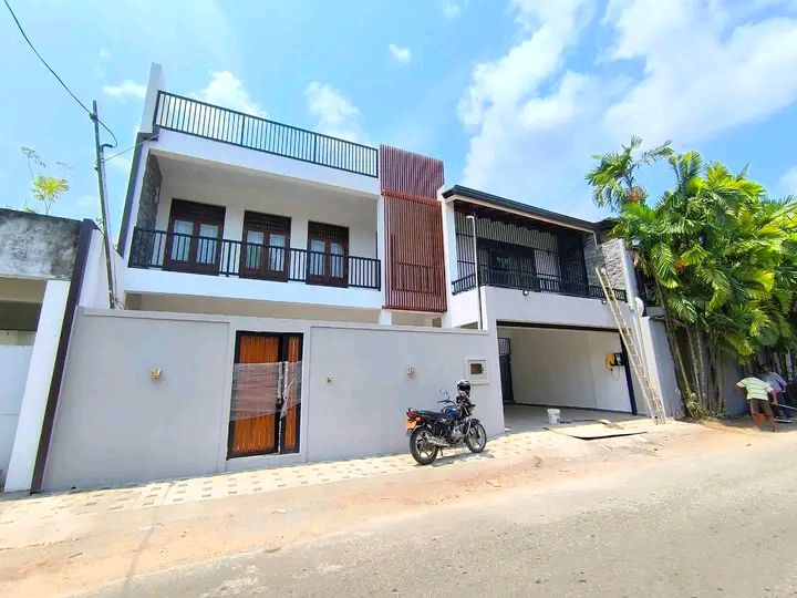 House for Sale in Athurugiriya