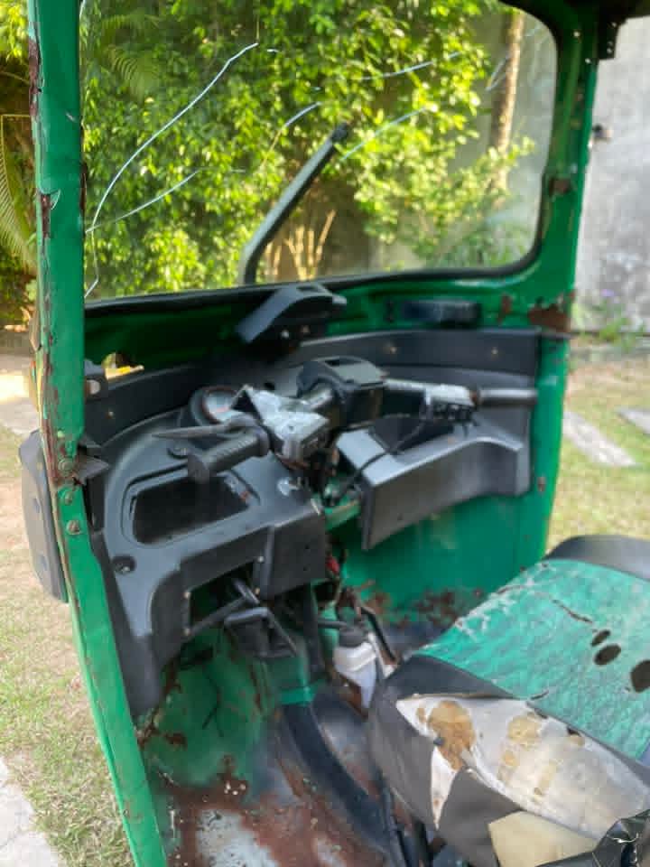 Bajaj Three Wheel 2015 - Used Three wheeler sale in Sri Lanka - patpat.lk