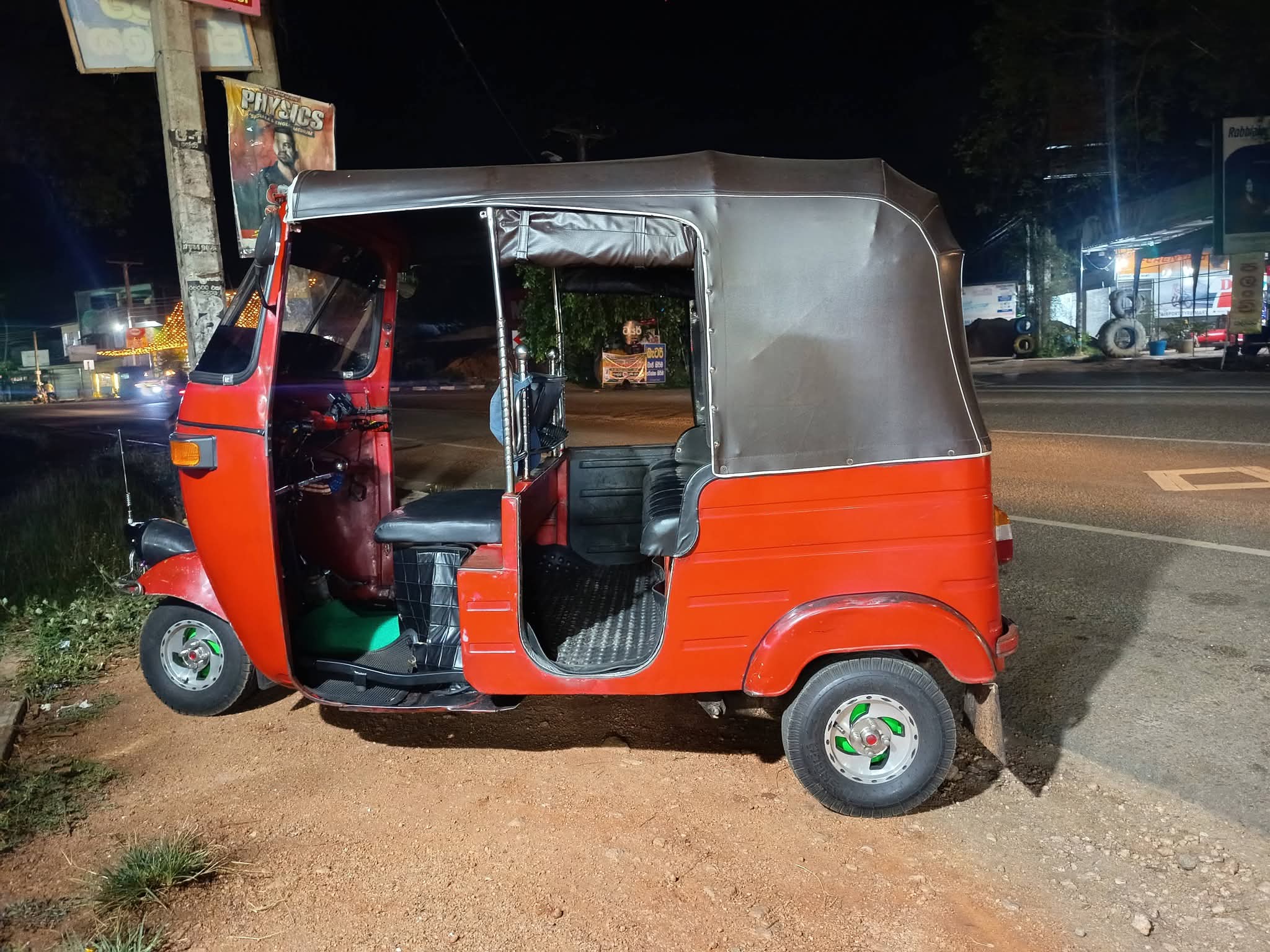 Bajaj Three Wheel 2000 - பயன்படுத்தப்பட்டது முச்சக்கர வண்டி sale in Sri Lanka - patpat.lk