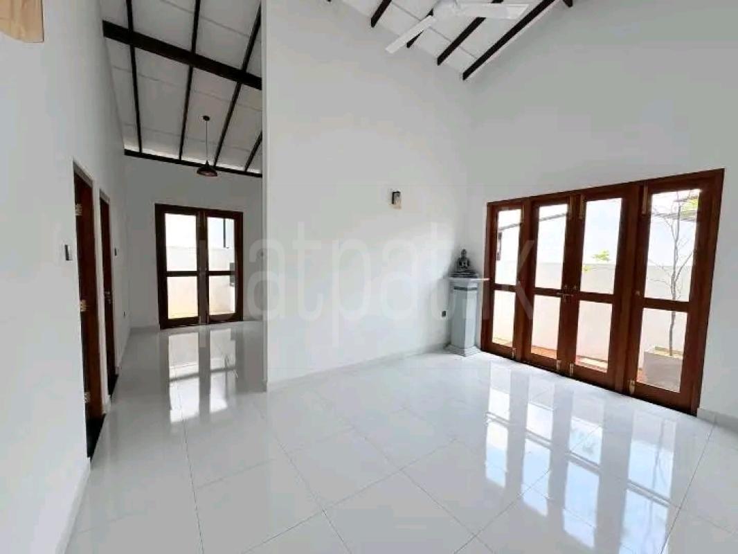 House for Sale in Athurugiriya