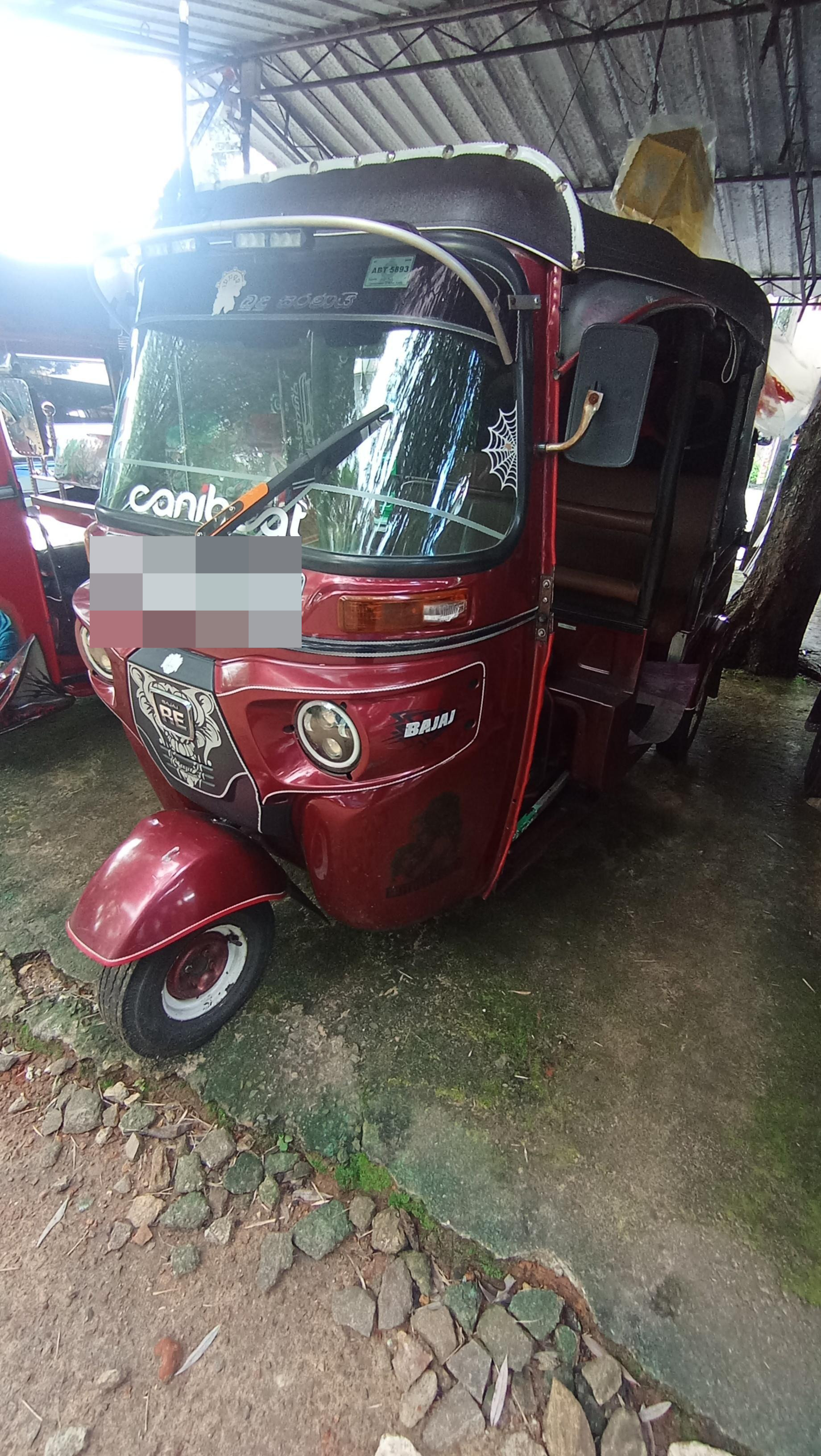 Bajaj Three Wheel 2018 ads-image-1
