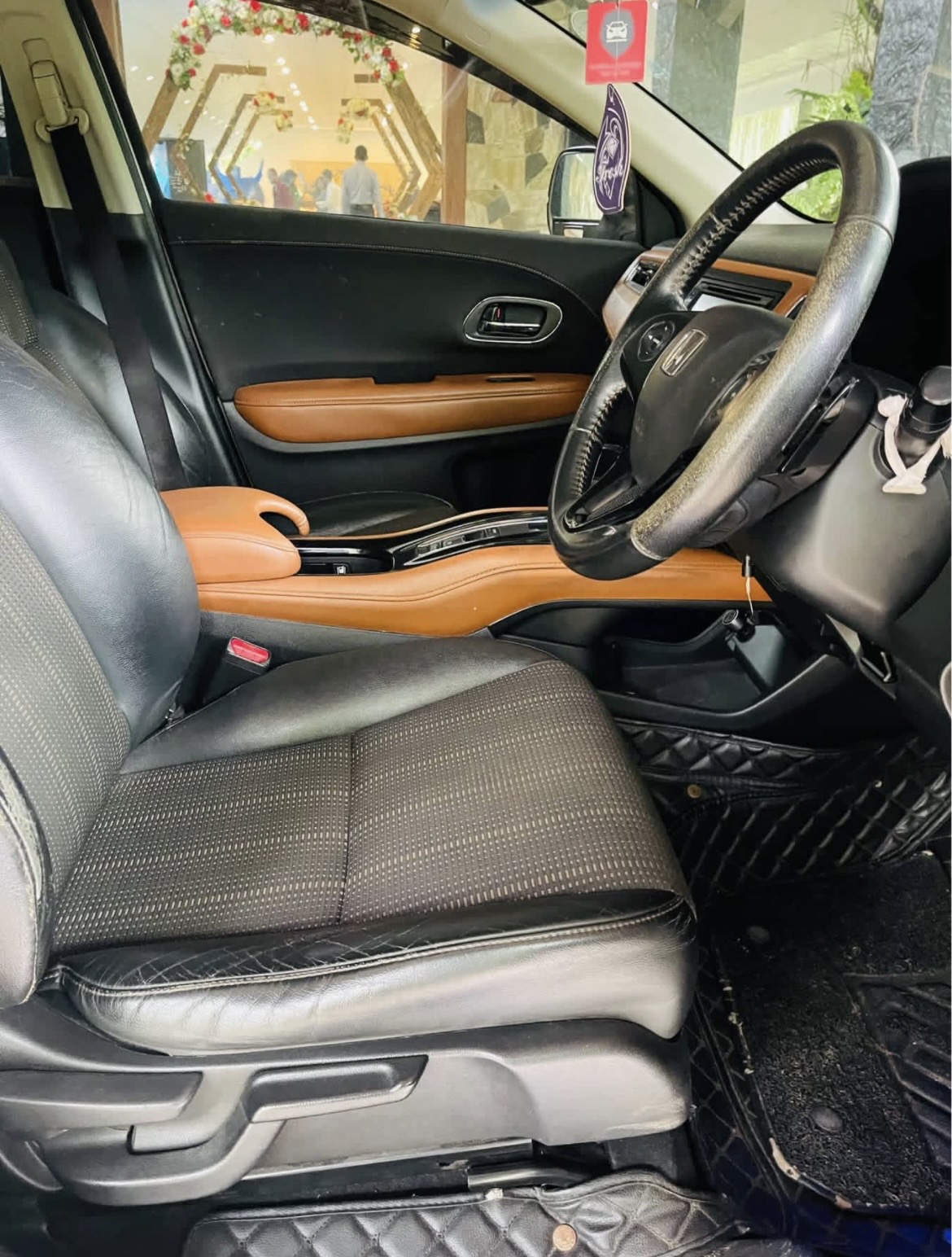 Honda Vezel 2014 - பயன்படுத்தப்பட்டது SUV sale in Sri Lanka - patpat.lk