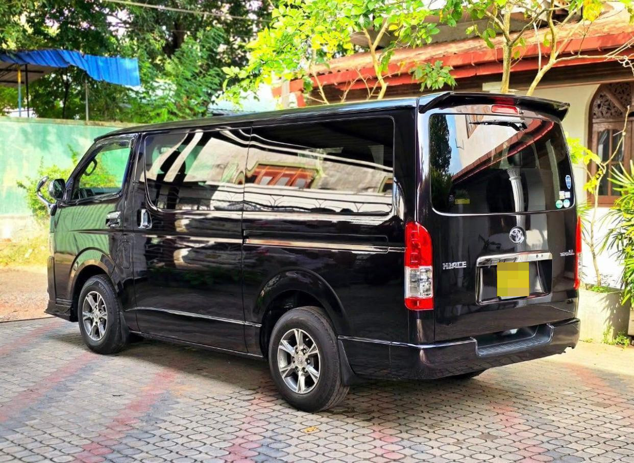 Toyota Super GL 2015 - பயன்படுத்தப்பட்டது வேன் sale in Sri Lanka - patpat.lk