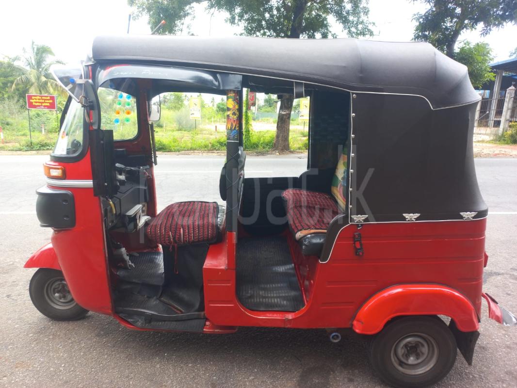 Bajaj Three Wheel 2015 - භාවිතා කරන ලද ත්‍රිරෝද රථය sale in Sri Lanka - patpat.lk