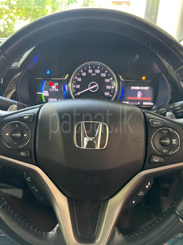 Honda Grace 2017 - பயன்படுத்தப்பட்டது கார் sale in Sri Lanka - patpat.lk