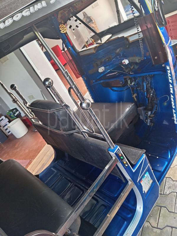 Bajaj 2 stroke 2004 - Used Three wheeler sale in Sri Lanka - patpat.lk