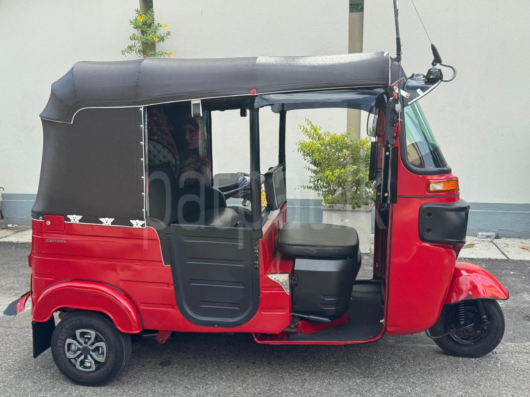 Bajaj Three Wheel 2020 - பயன்படுத்தப்பட்டது முச்சக்கர வண்டி sale in Sri Lanka - patpat.lk