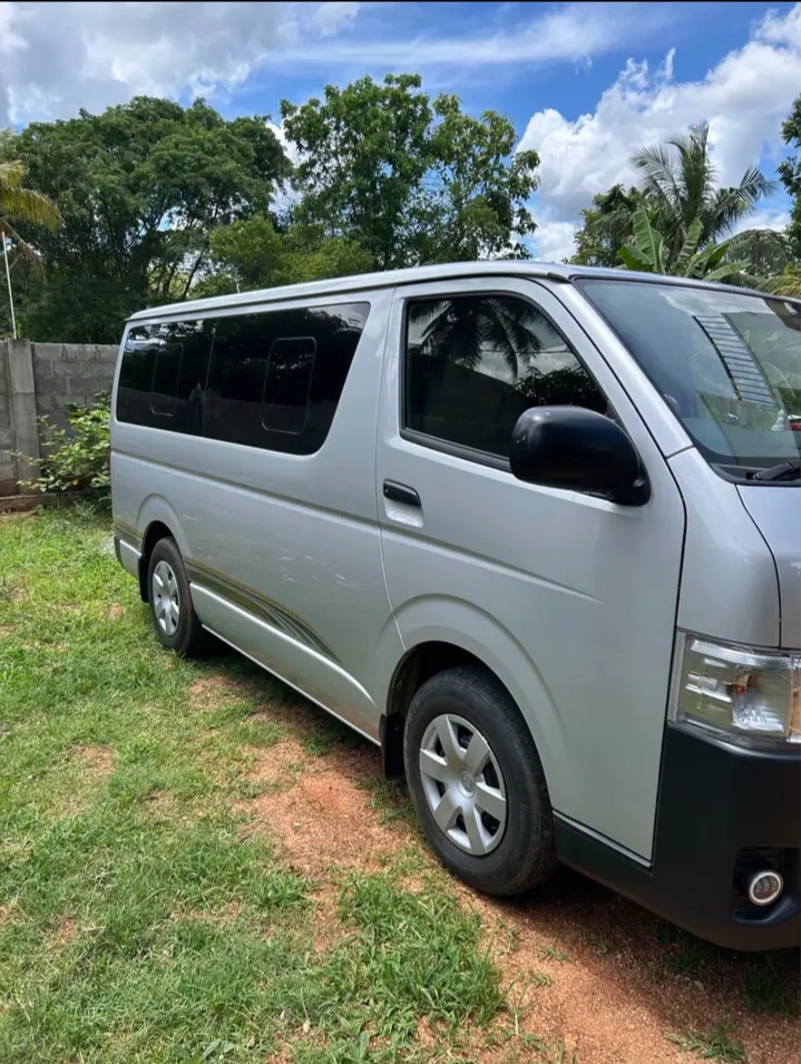 Toyota Hiace 2016 - பயன்படுத்தப்பட்டது வேன் sale in Sri Lanka - patpat.lk