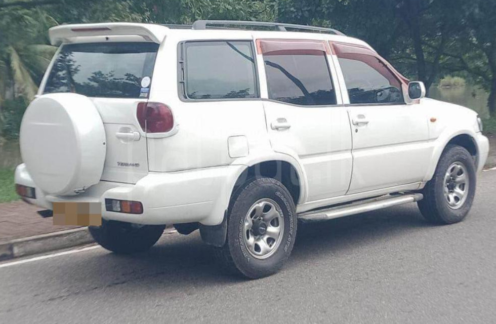Nissan Terrano 2005 - பயன்படுத்தப்பட்டது SUV sale in Sri Lanka - patpat.lk