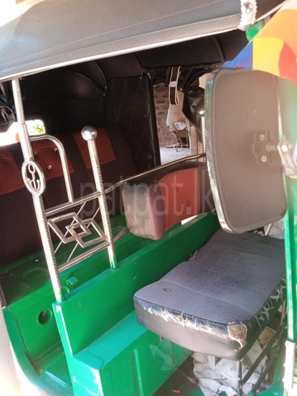 Bajaj Three Wheel 2086 - பயன்படுத்தப்பட்டது முச்சக்கர வண்டி sale in Sri Lanka - patpat.lk