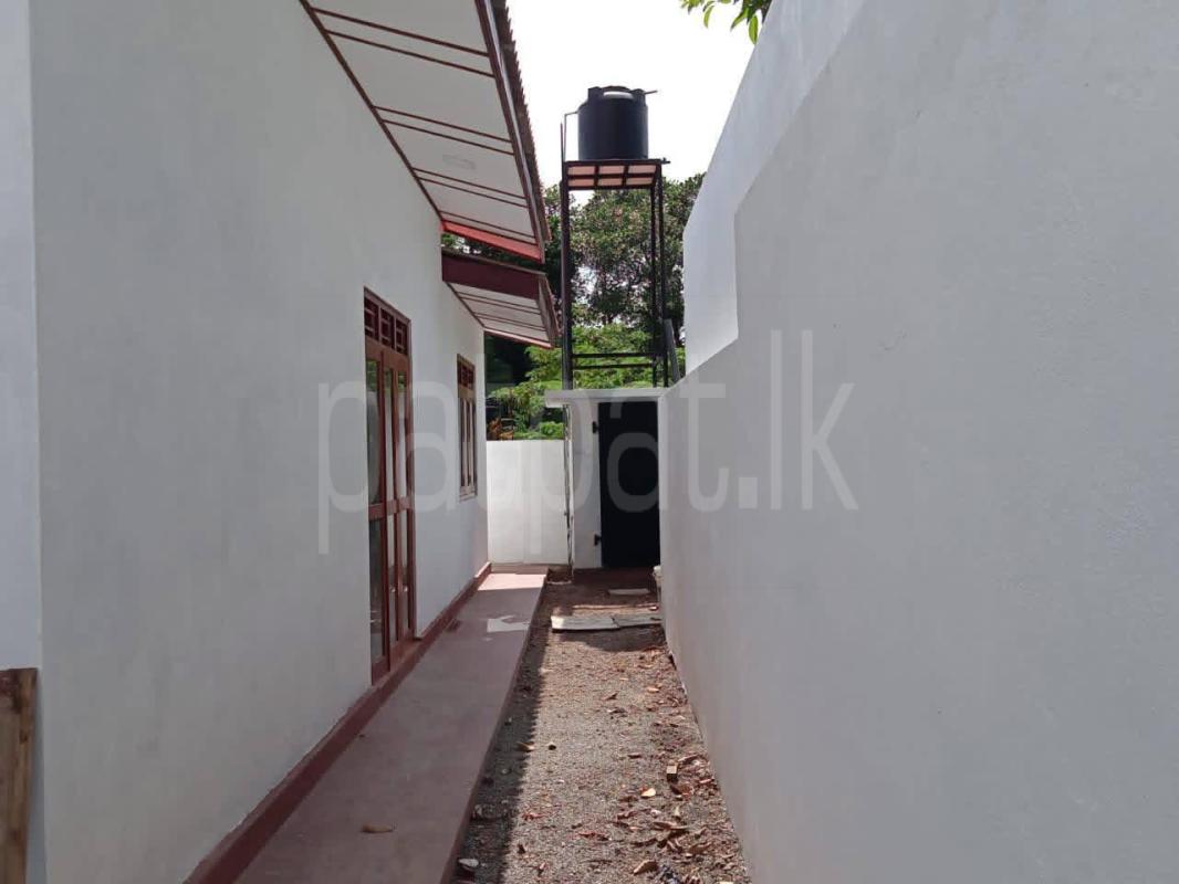 House for Sale in Kahathuduwa ads-image-1