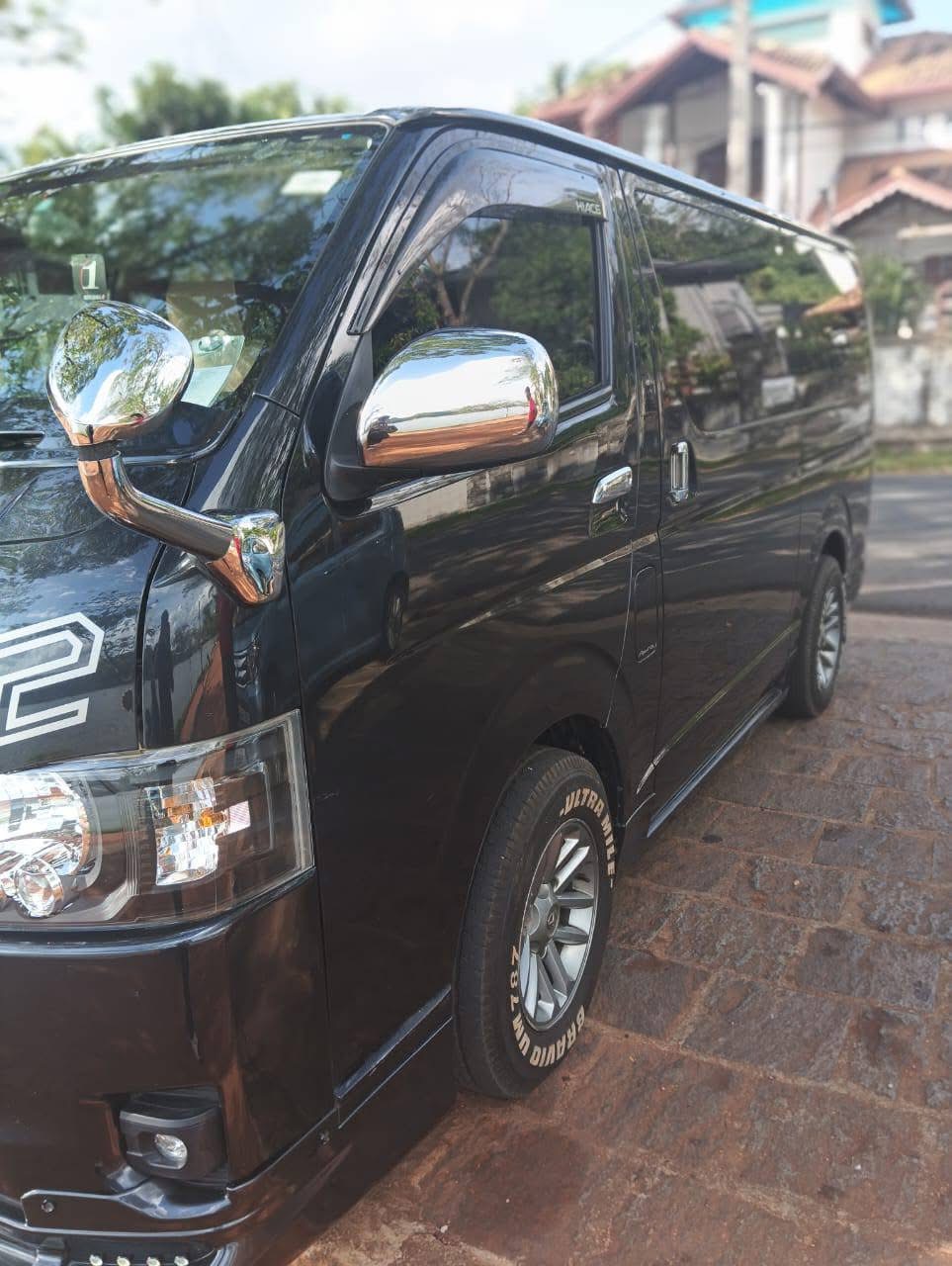 Toyota Hiace 2011 - பயன்படுத்தப்பட்டது வேன் sale in Sri Lanka - patpat.lk