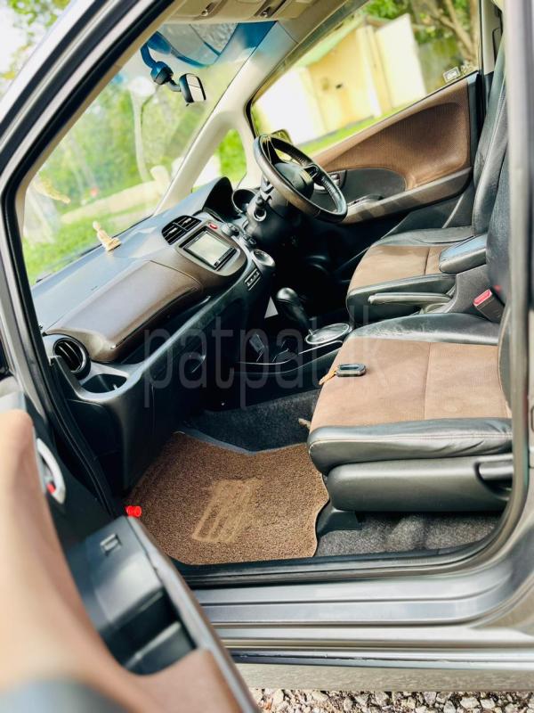 Honda FIT SHUTTLE 2013 - பயன்படுத்தப்பட்டது கார் sale in Sri Lanka - patpat.lk