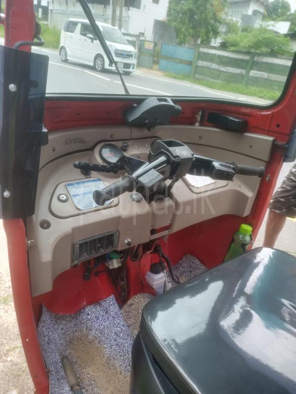 Bajaj Three Wheel 2015 - பயன்படுத்தப்பட்டது முச்சக்கர வண்டி sale in Sri Lanka - patpat.lk