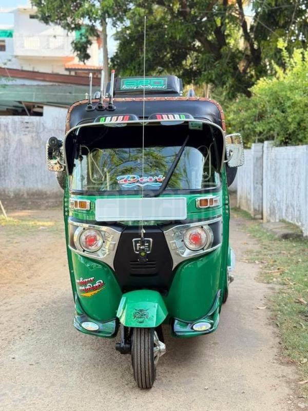 Bajaj 4 stroke 2019 - பயன்படுத்தப்பட்டது முச்சக்கர வண்டி sale in Sri Lanka - patpat.lk