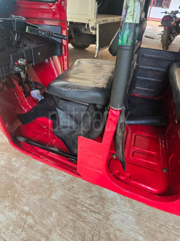 Bajaj Three Wheel 2012 - பயன்படுத்தப்பட்டது முச்சக்கர வண்டி sale in Sri Lanka - patpat.lk