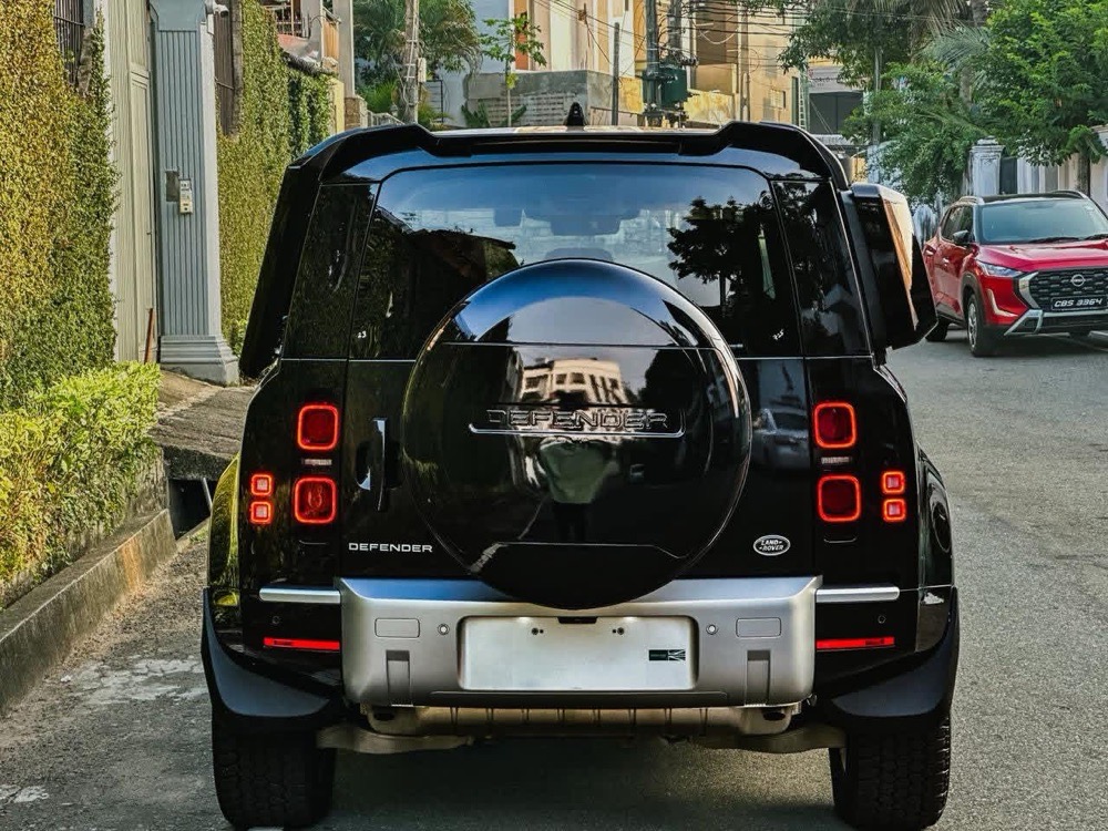 Land Rover Defender 2023 - Brand New Land sale in Sri Lanka - patpat.lk