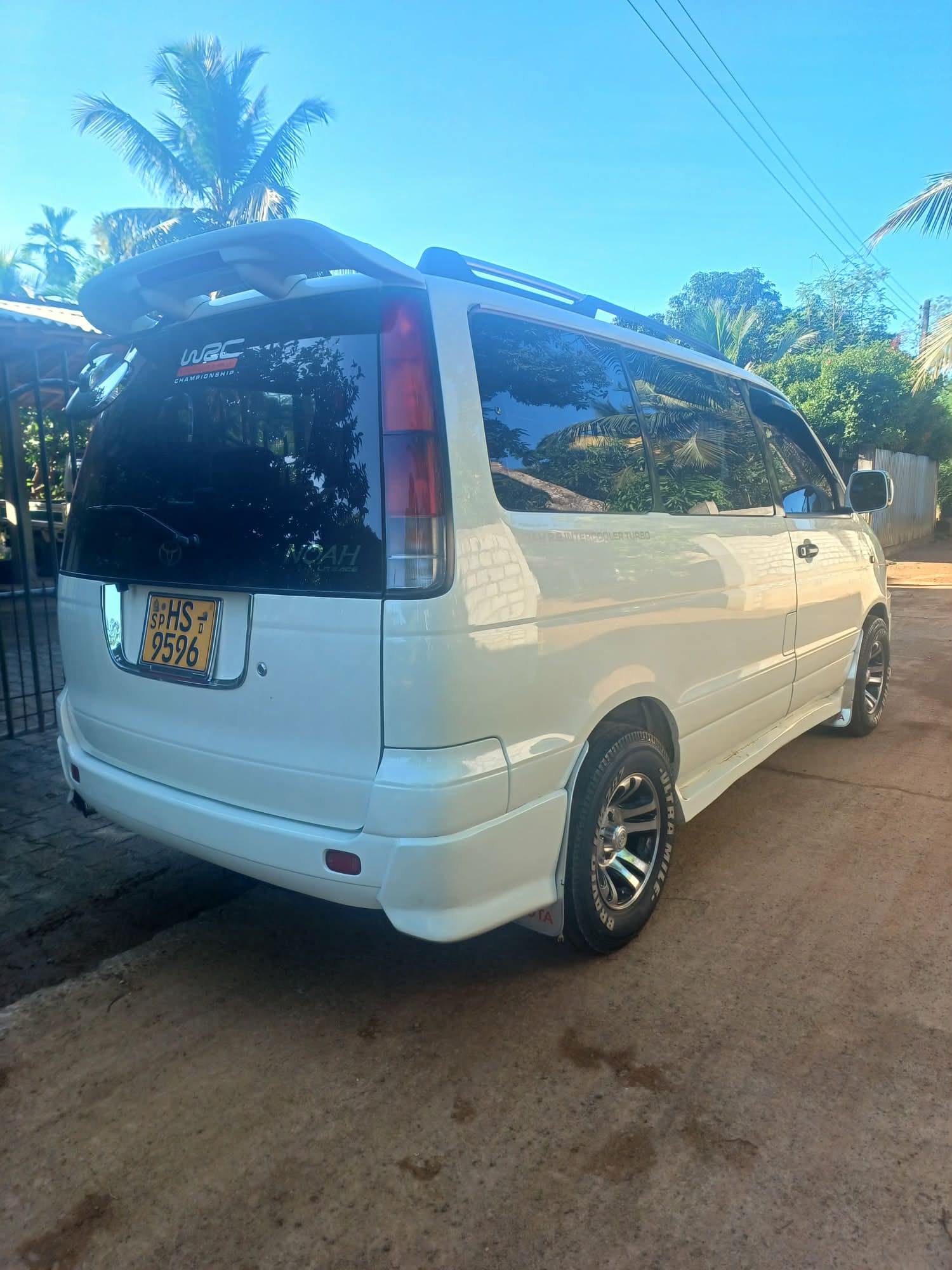 Toyota Noah 1998 - Used Van sale in Sri Lanka - patpat.lk